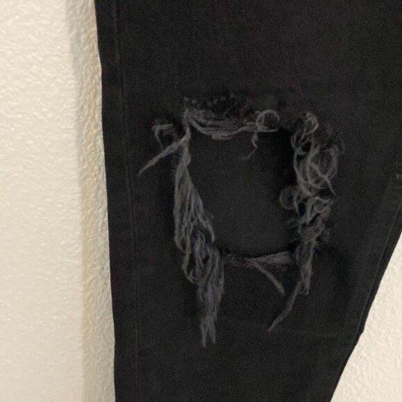 NWOT- Free People- Black Maggie Mid RiseDistressed Jeans- Size 26/ US 2 - Picture 7 of 14